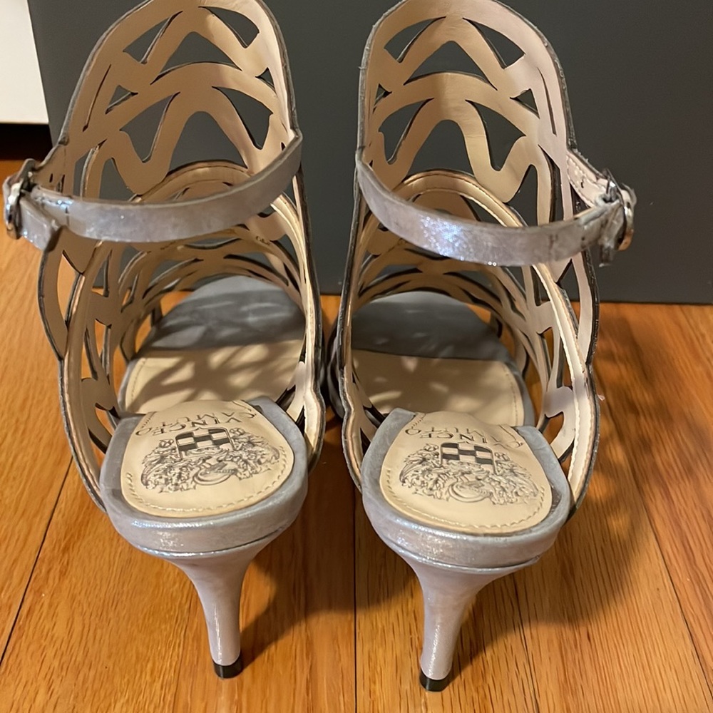 Vince camuto open toe heels. - Picture 4 of 10